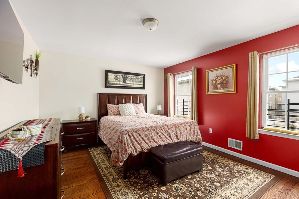 Bed, Photo of the whole room, Bedroom