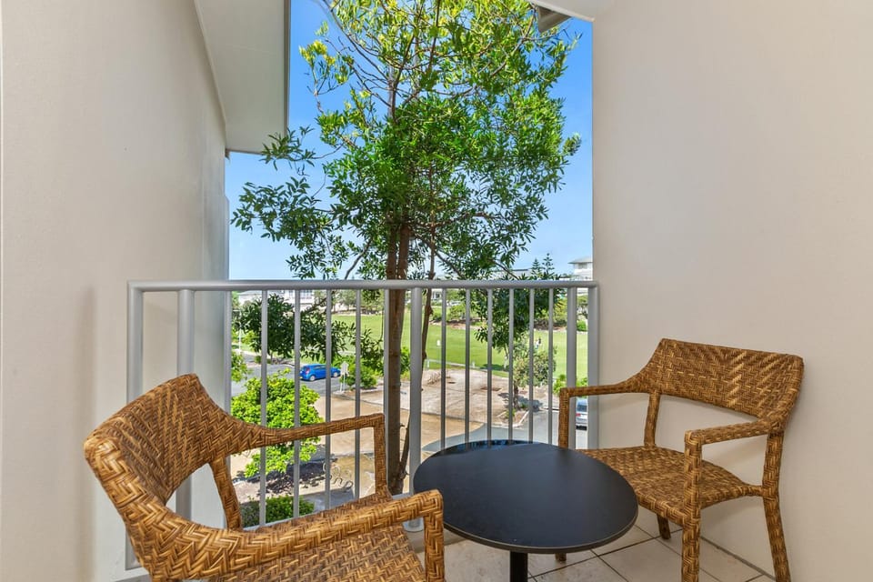 Patio, Day, Garden, Balcony/Terrace