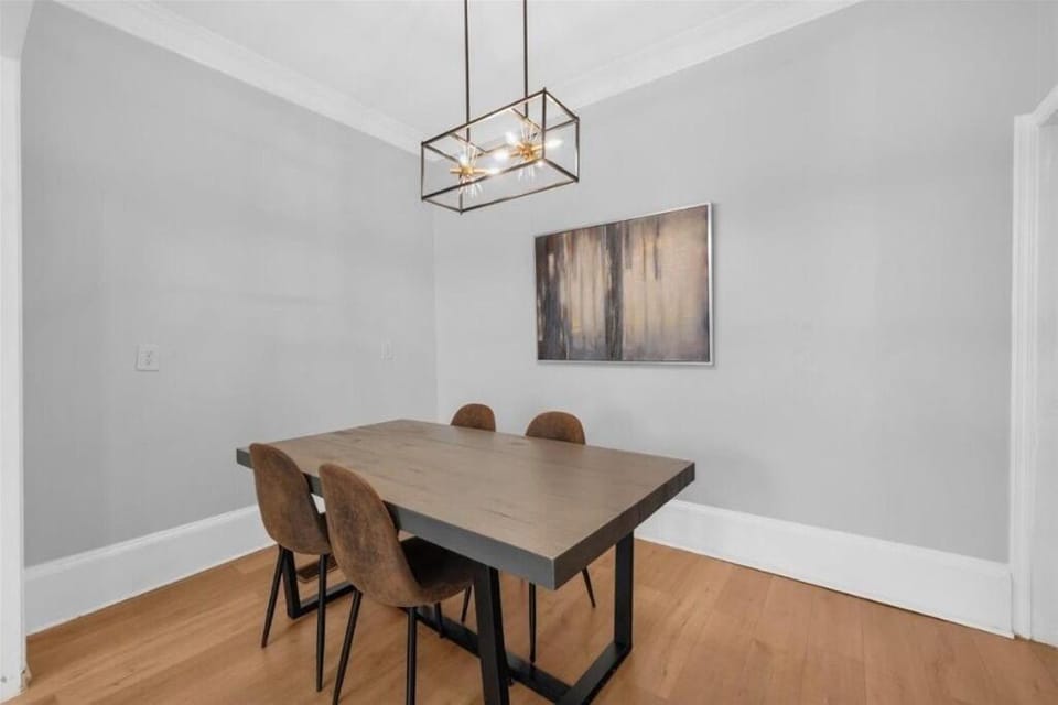 Spacious 3BR 2BA Home with Private Yard House in East Point