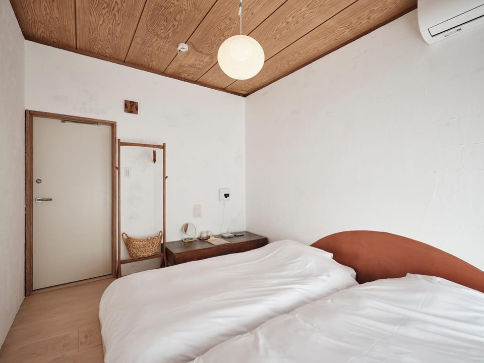 Bed, Photo of the whole room, Bedroom, air conditioner
