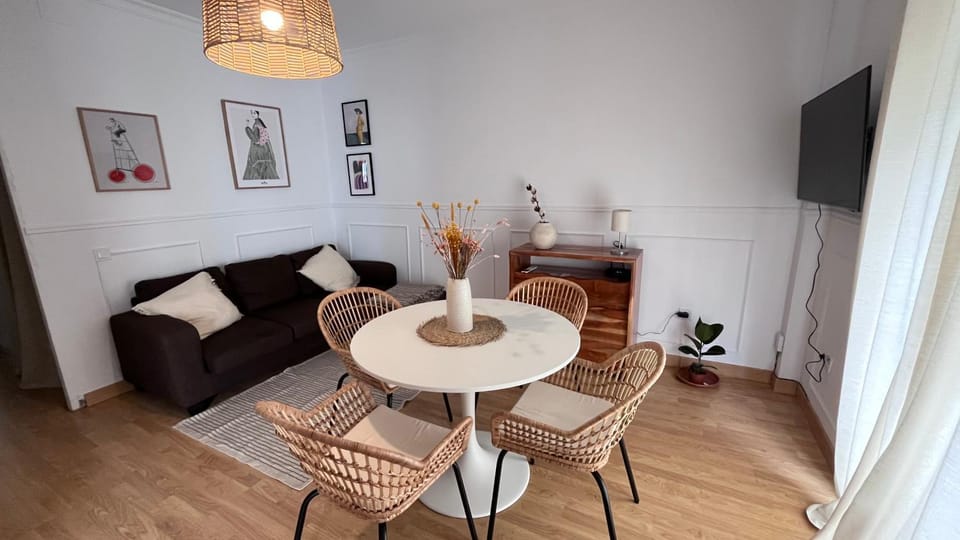 Communal lounge/ TV room, TV and multimedia, Living room, Dining area