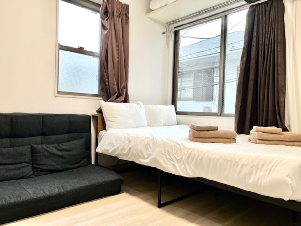 Bed, Photo of the whole room, Bedroom, towels