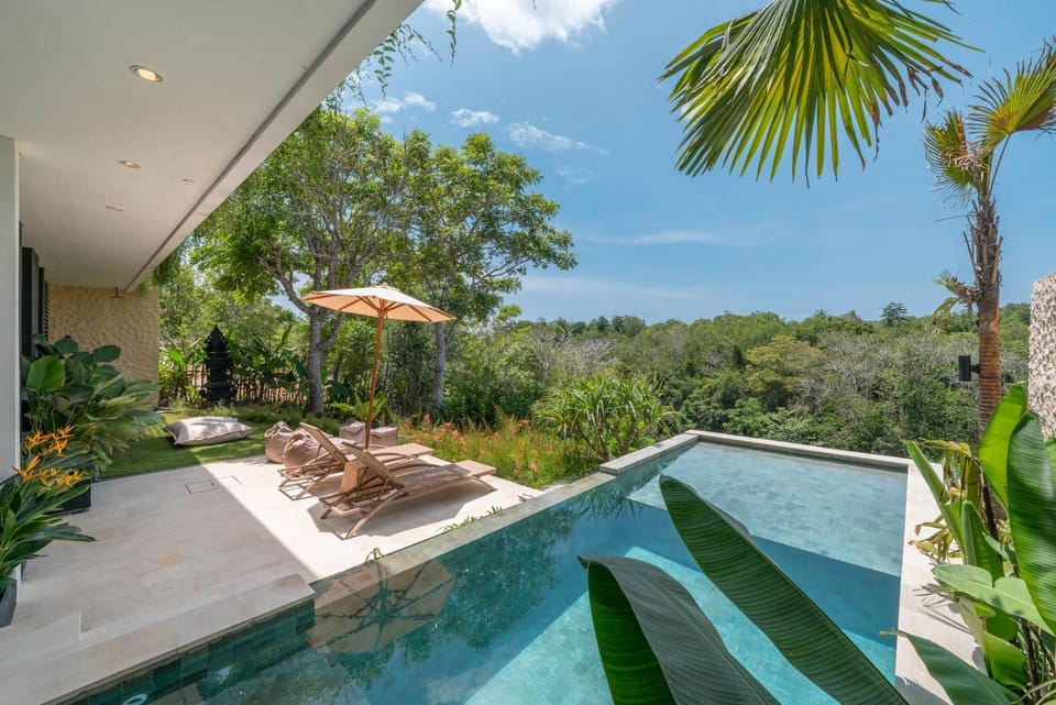 The Luminous Villa - Luxury Lush Cliffside 3BR Villa in Uluwatu Villa in Bali