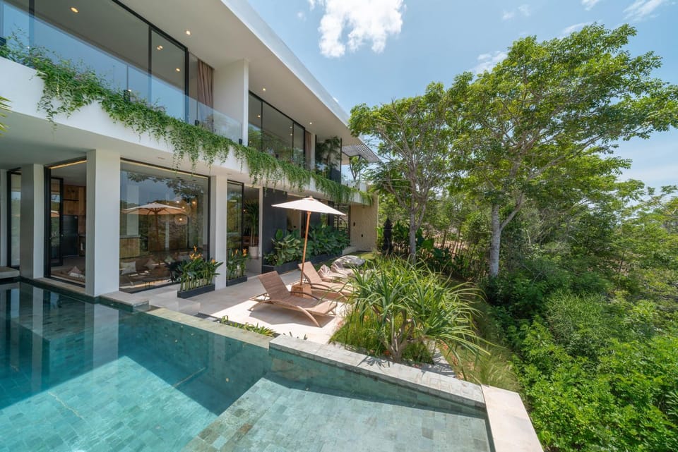 The Luminous Villa - Luxury Lush Cliffside 3BR Villa in Uluwatu Villa in Bali