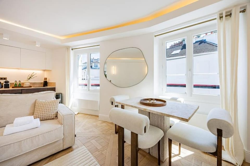 1bedroom Sacrée cœur Place du Tertre Montmartre Apartment in Paris