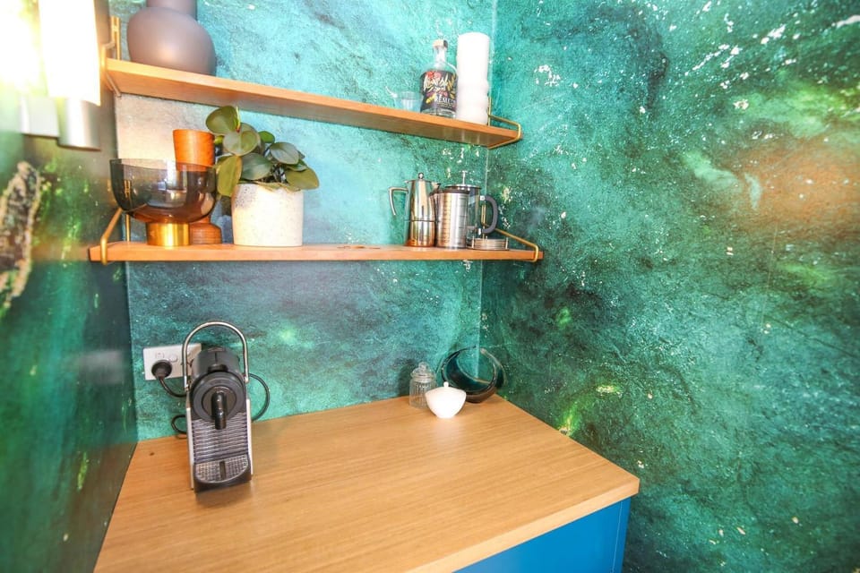 Coffee/tea facilities, Kitchen or kitchenette