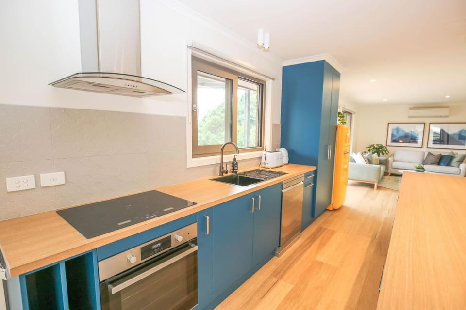 Coffee/tea facilities, Kitchen or kitchenette, dishwasher, microwave, pet friendly, stove, toaster