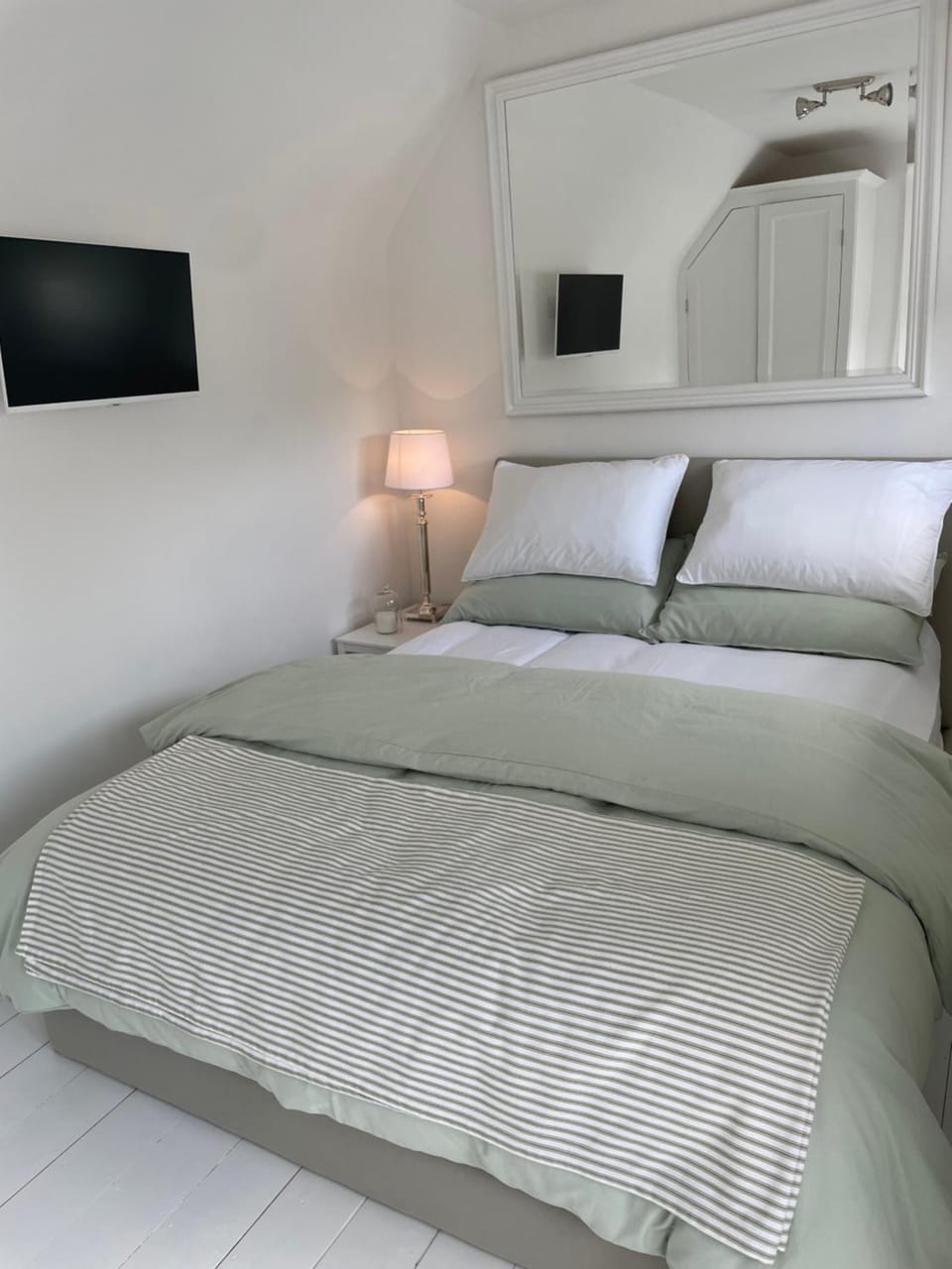 Double-Bed Bedroom, Living Room and Kitchenette, Private Bathroom & Utility Room available at Willow House, Shepperton Apartment in England