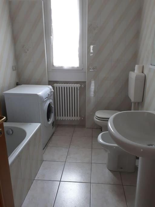Bathroom, Bath, washing machine