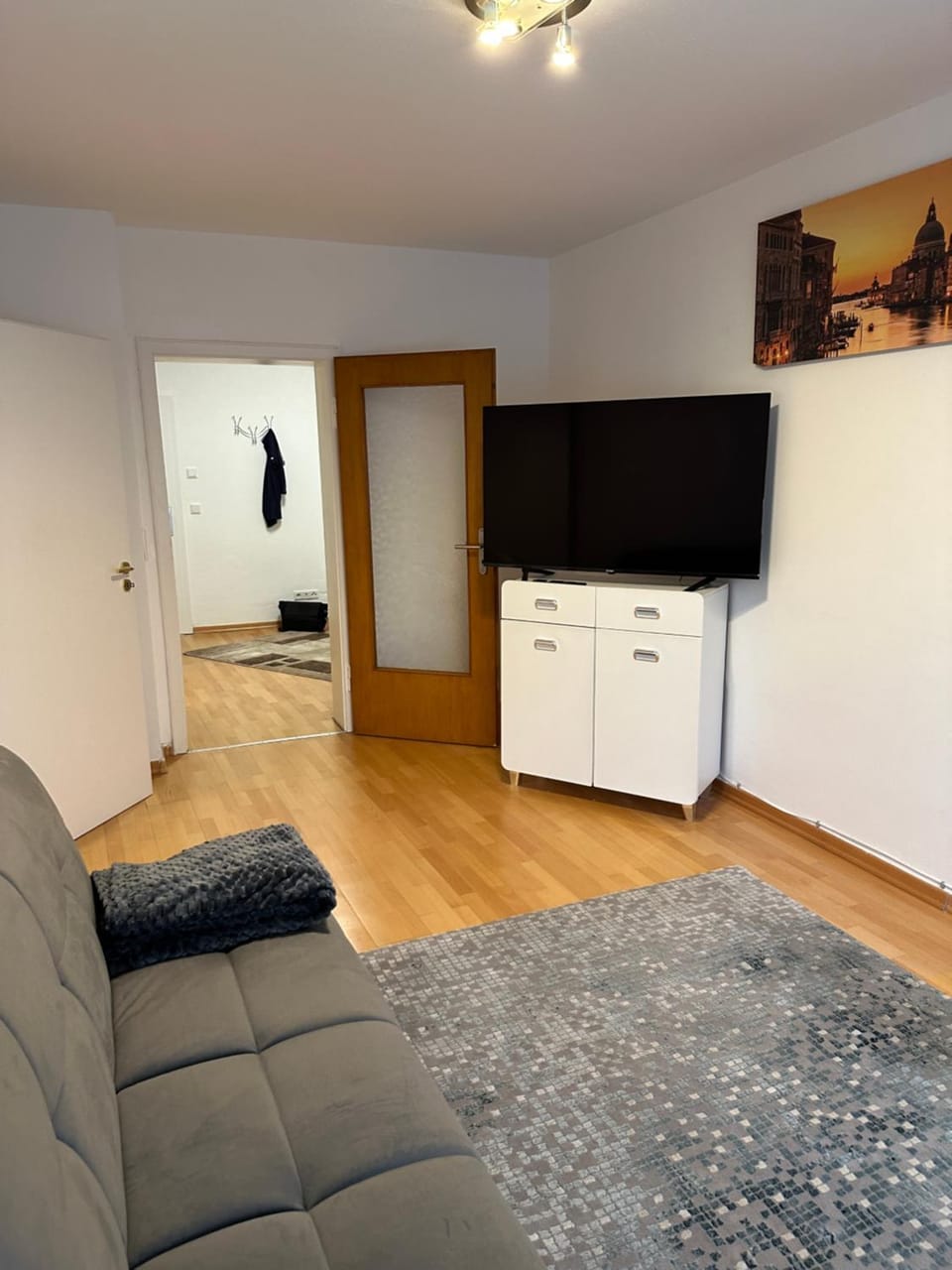 Communal lounge/ TV room, TV and multimedia, Living room, Seating area, Evening entertainment