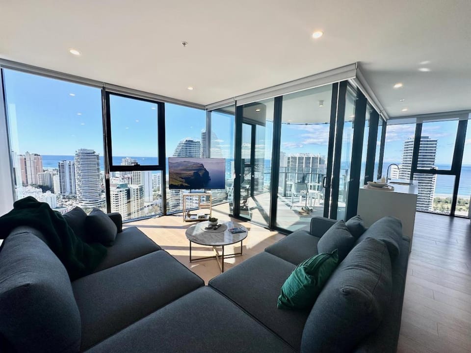 TV and multimedia, Living room, City view, Sea view