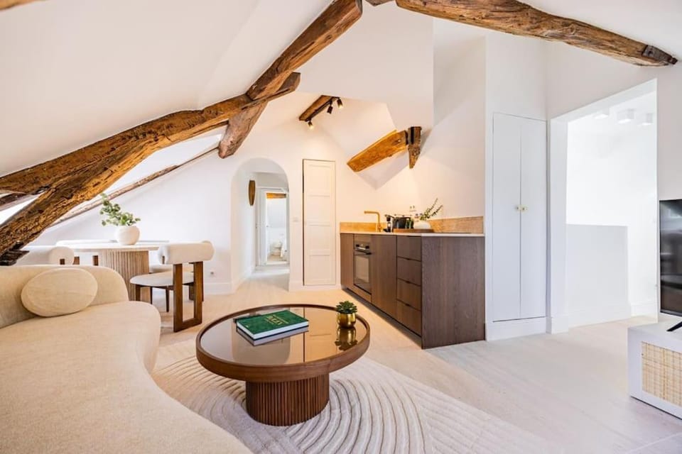 3 bedrooms Sacrée cœur Place du Tertre Montmartre Apartment in Paris