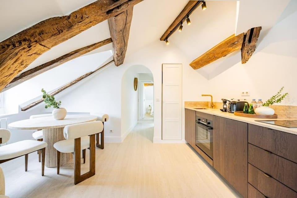 3 bedrooms Sacrée cœur Place du Tertre Montmartre Apartment in Paris