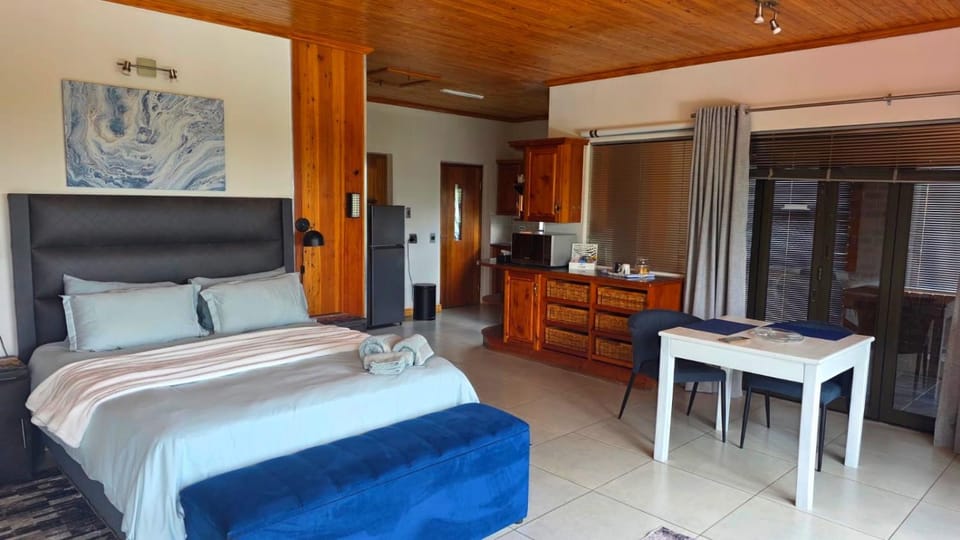 Bed, Kitchen or kitchenette, Photo of the whole room, Bedroom
