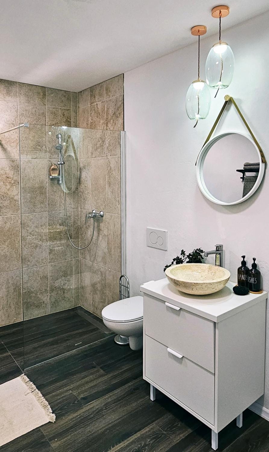 Shower, Toilet, Bathroom, towels