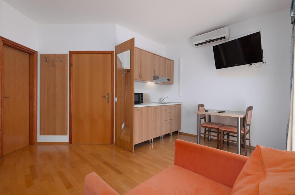 Kitchen or kitchenette, Photo of the whole room