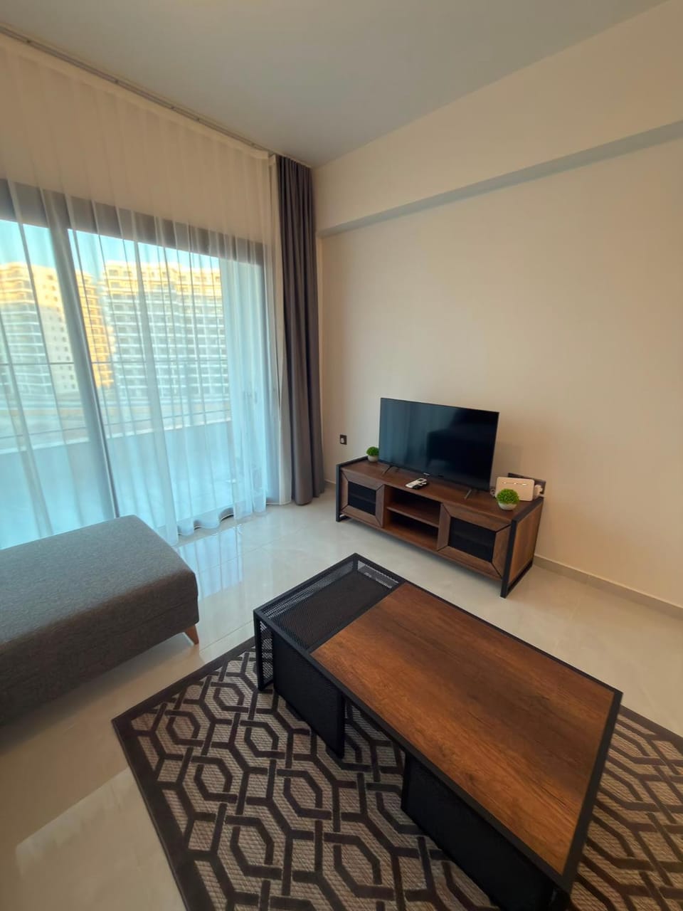 TV and multimedia, Living room, Seating area, Evening entertainment