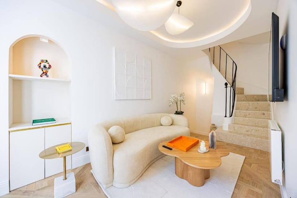 Townhouse Sacrée cœur Place du Tertre Montmartre Apartment in Paris