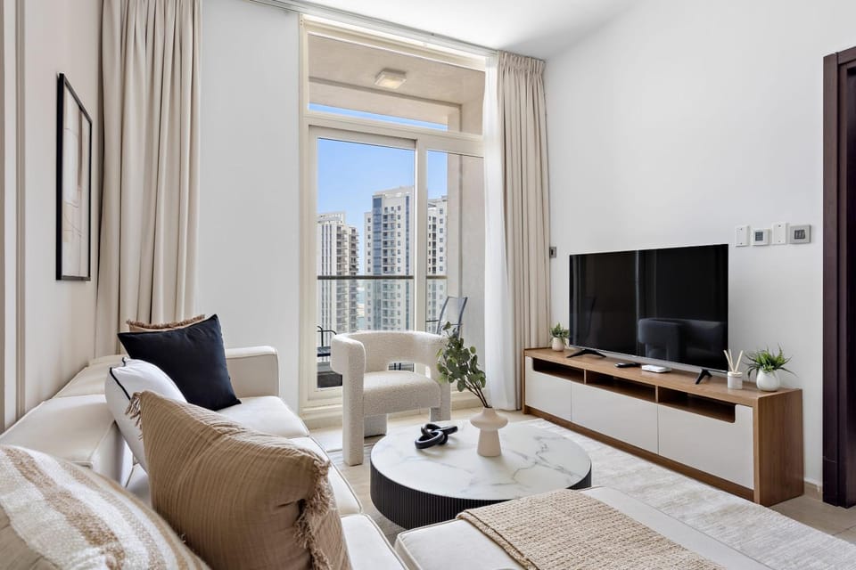 Living room, Seating area, Evening entertainment