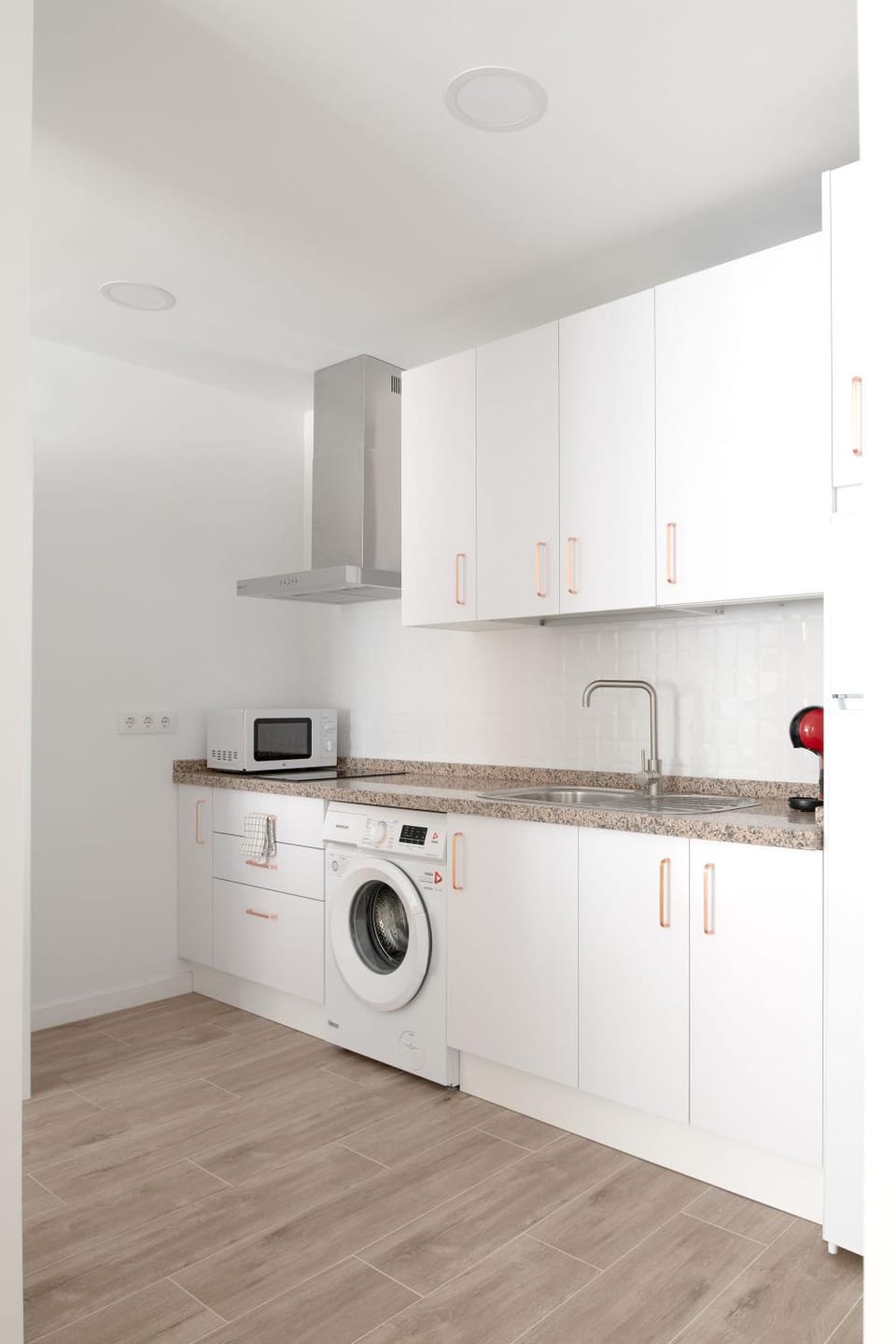 Kitchen or kitchenette, washing machine