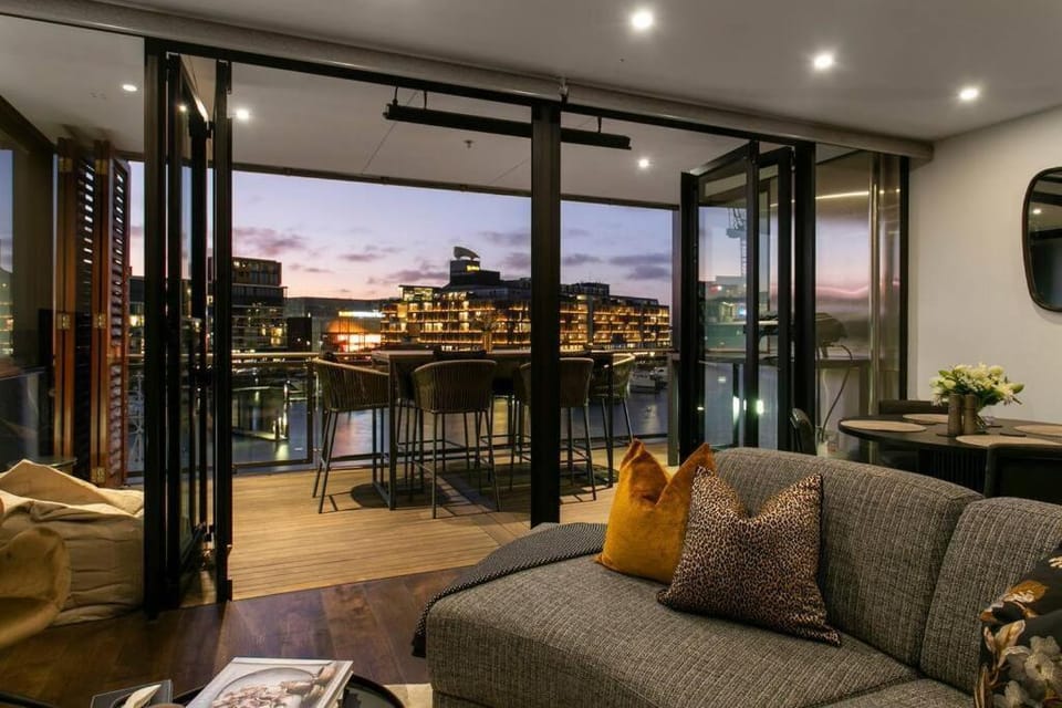 Balcony/Terrace, Living room, Seating area, Evening entertainment, City view, Sea view