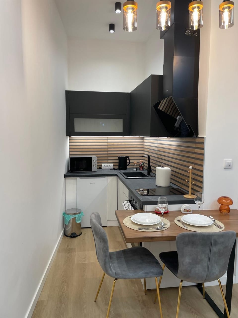 Kitchen or kitchenette, Dining area, minibar