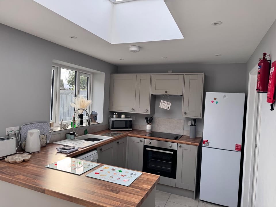 3 Bed House - Sleeps 6 - Pets - Garden - Parking House in Heacham