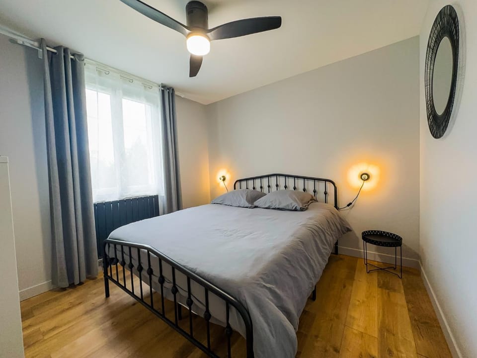 Bed, Photo of the whole room, Bedroom, wardrobe