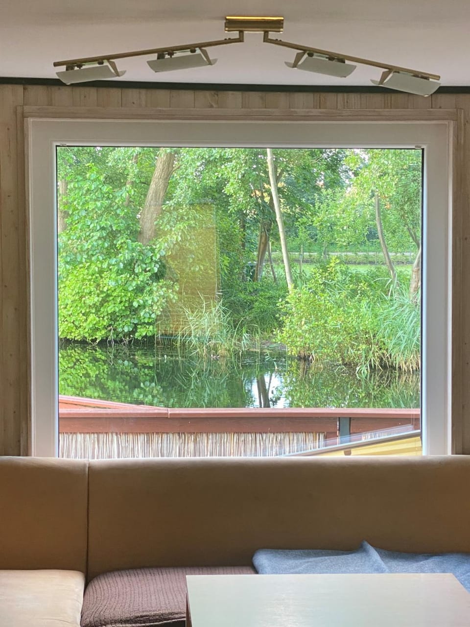 Bootshaus am Inselseekanal House in Mecklenburg-Vorpommern, Germany