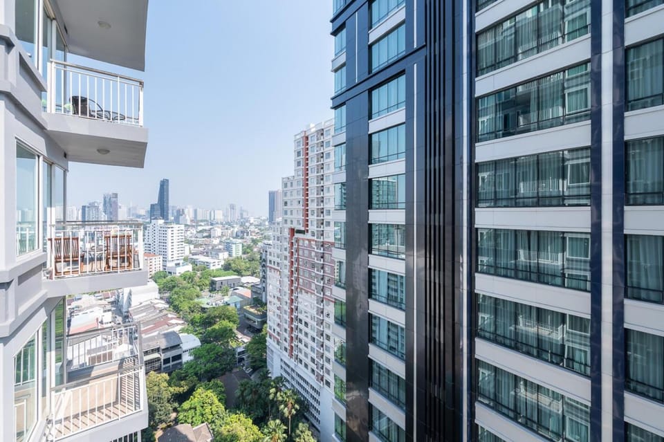 BTS Phromphong Sukhumvit 24 Family suite 2 Bedroom 2 Bathroom Apartment in Bangkok