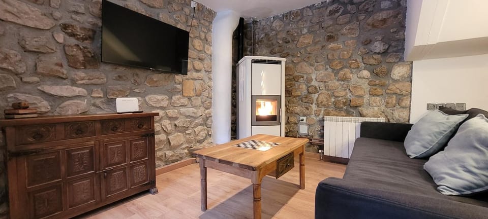 Winter, TV and multimedia, Living room, Seating area, internet, internet