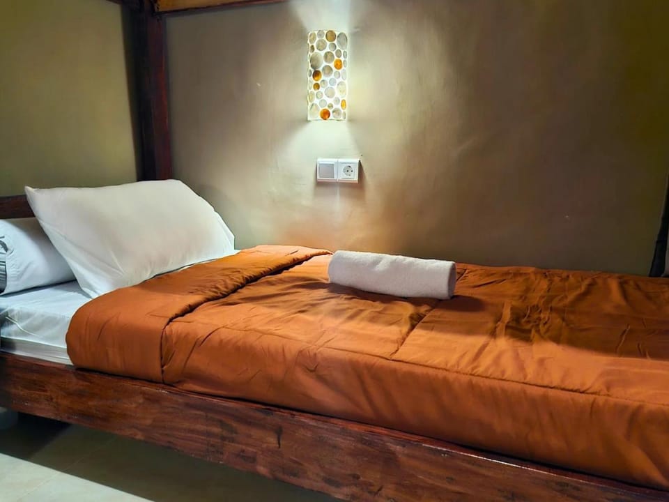 Bed, Bedroom, towels