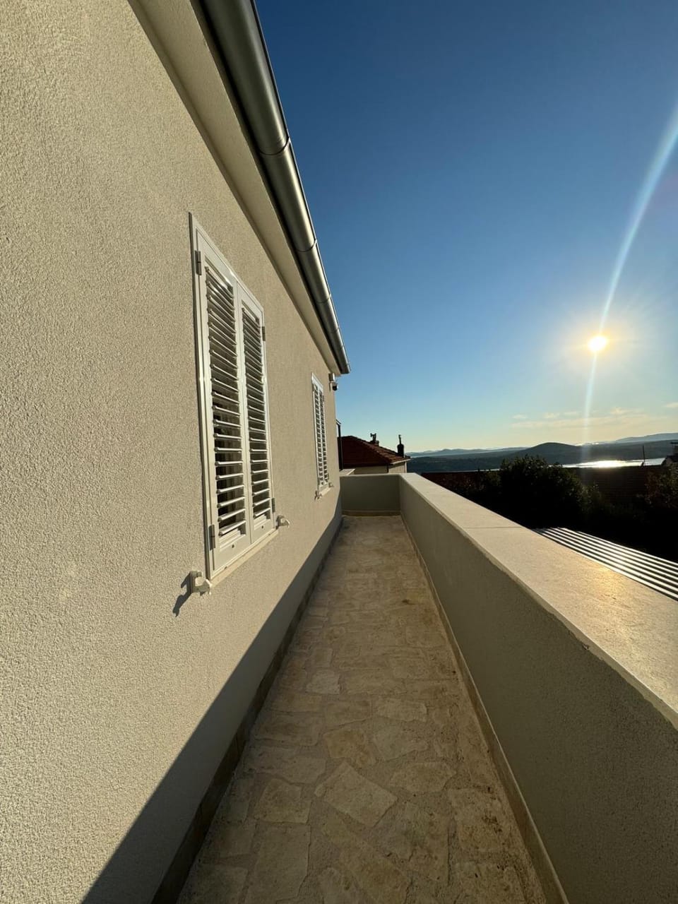 Property building, Day, Balcony/Terrace