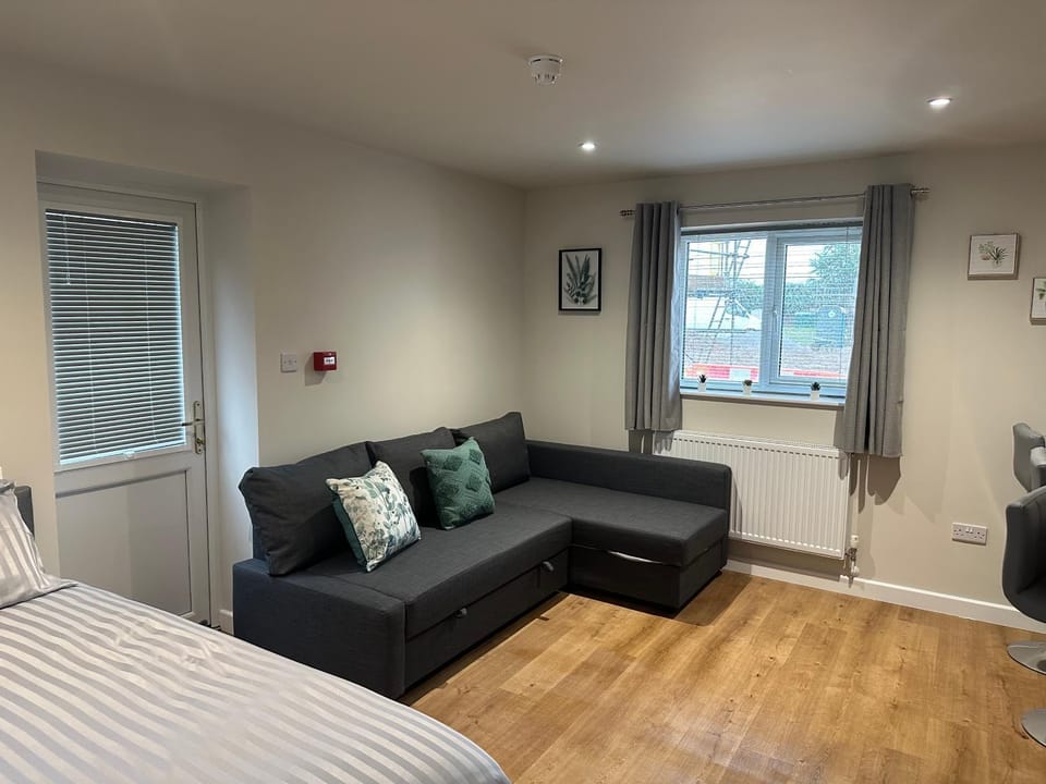 Bed, Seating area