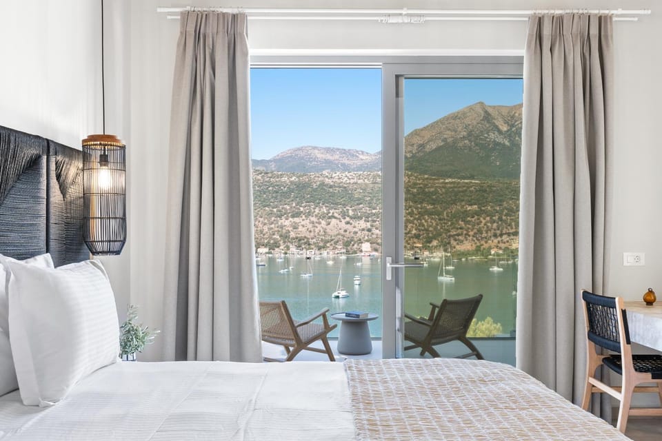 Bed, Natural landscape, View (from property/room), Balcony/Terrace, Bedroom, Mountain view, Sea view