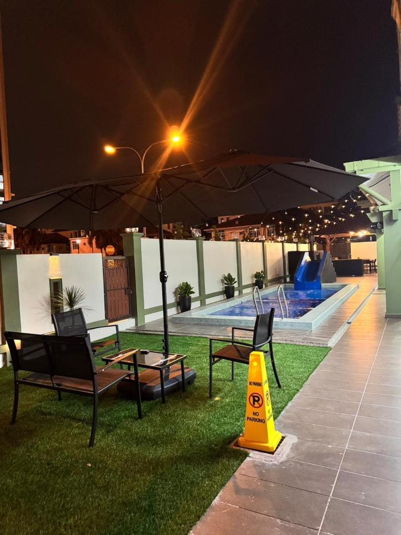 Green Villa Bukit Tinggi#event house#karaokeroom#swimmingpool Villa in Selangor, Malaysia