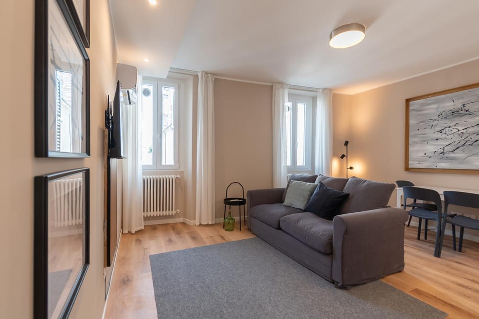 TV and multimedia, Living room, Seating area, internet