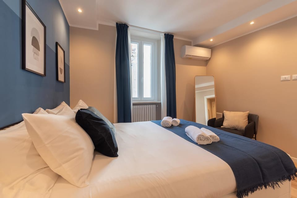 Bed, Photo of the whole room, Bedroom, air conditioner