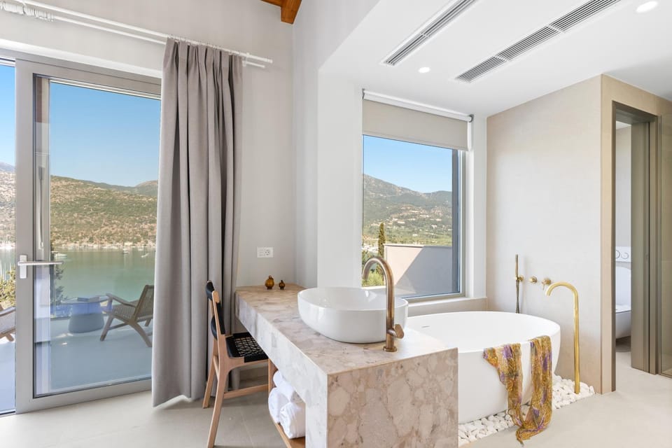 Natural landscape, Photo of the whole room, Bedroom, Mountain view, Bath