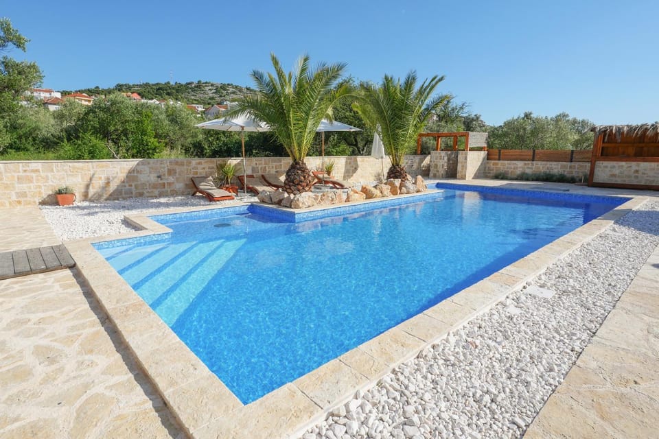 Day, Swimming pool, sunbed