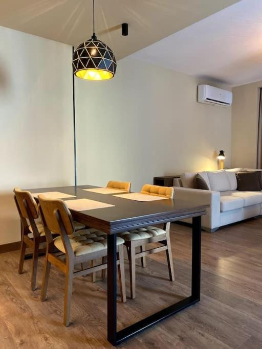 Seating area, Dining area, air conditioner