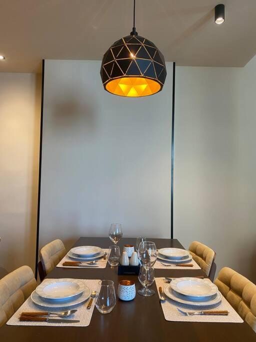 Seating area, Dining area