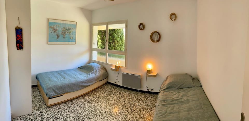 Bed, Photo of the whole room, Bedroom
