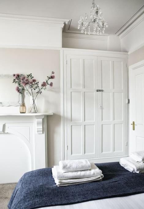 Apt 2, 9 East Park Road Apartment in Harrogate