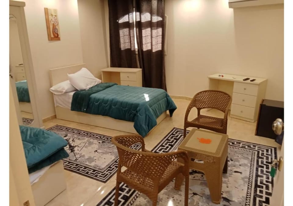 Bed, Living room, Photo of the whole room, Seating area, Bedroom