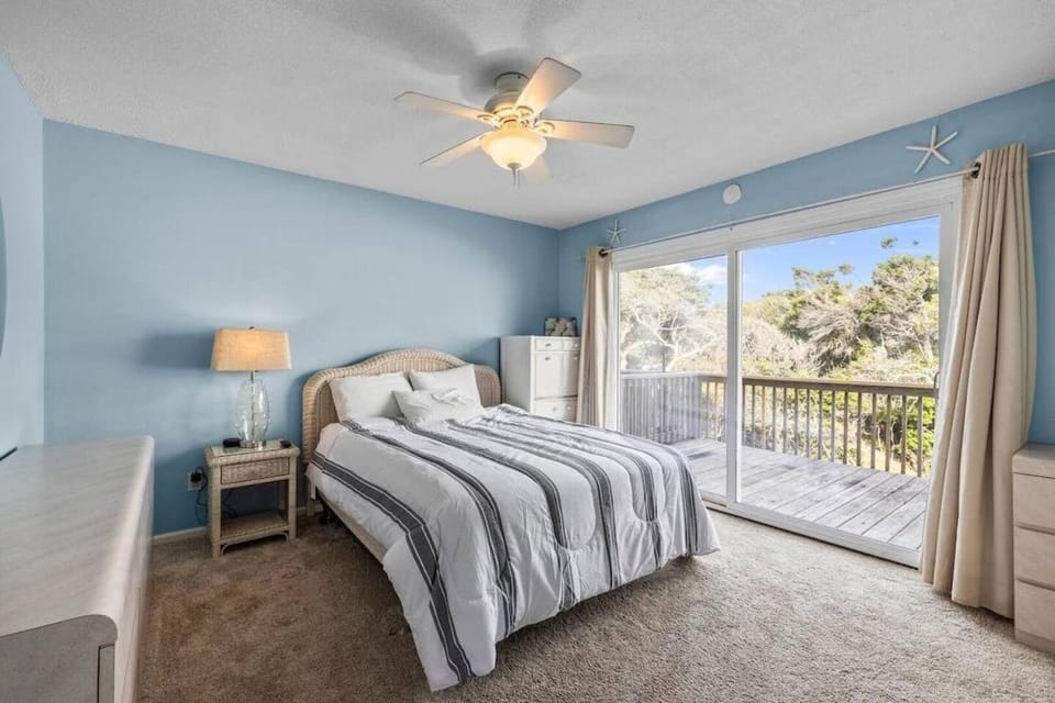 Dreamy Vacation Smart-Home by the Beach home House in Pine Knoll Shores