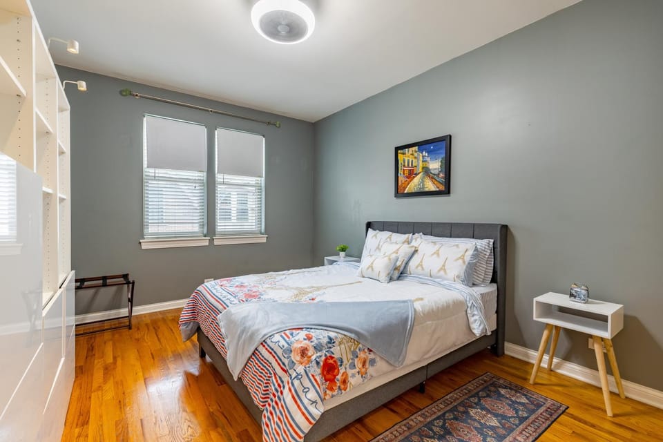 Windy City Getaway - 3BR 2BA Chicago Townhouse home House in Chicago