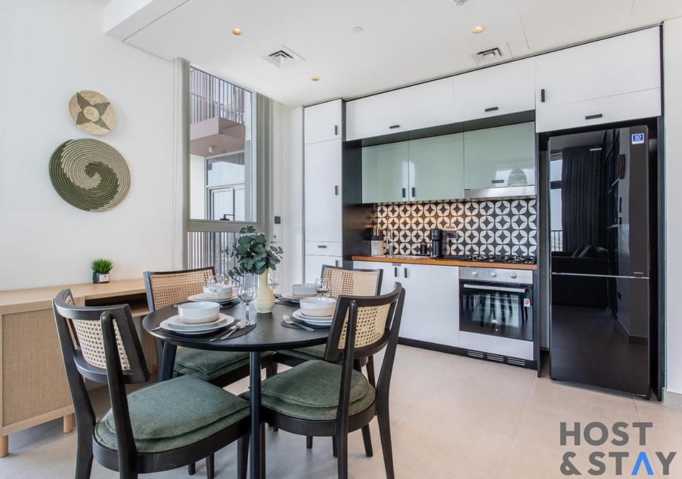 Dining area, kitchen