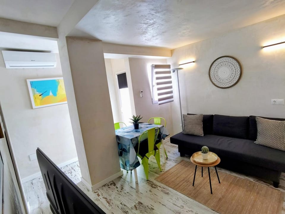 Living room, Photo of the whole room, Seating area, Dining area