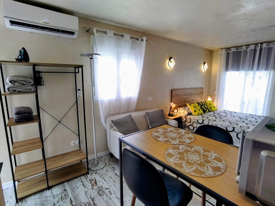 Photo of the whole room, Seating area, Dining area, air conditioner